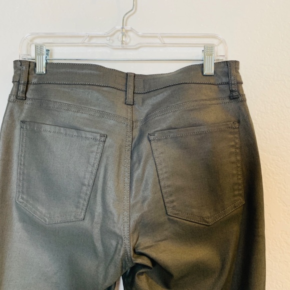 Kut from the Kloth Kelsey Fab Ab Ankle Flare Jean Womens 6 Gray Wax Coated Shiny - Picture 9 of 14